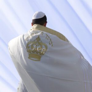 Acrylic Tallit Decorated with a Crown Embroidery in Gold Color – ‘Royal Crown’ Model