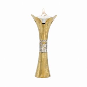 Flower-shaped candlesticks in gold color with metal cutting