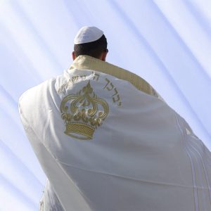 Acrylic Tallit Decorated with a Crown Embroidery in Gold Color – ‘Royal Crown’ Model
